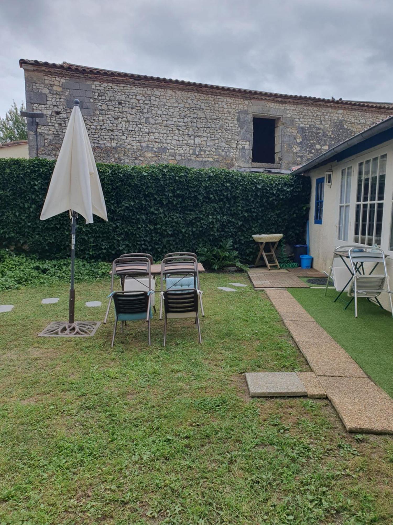 La Maison De Jeanne Lesparre-Medoc Luaran gambar
